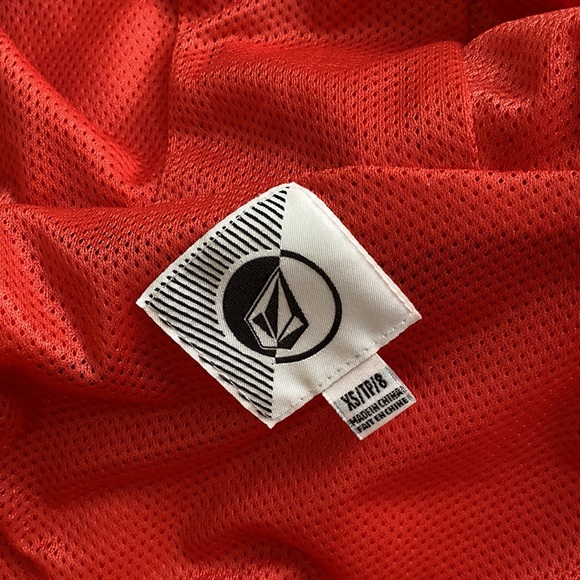 Volcom Enemy Lines Jacket with hood. Full zip closure. Two exterior pockets. - Picture 7 of 7